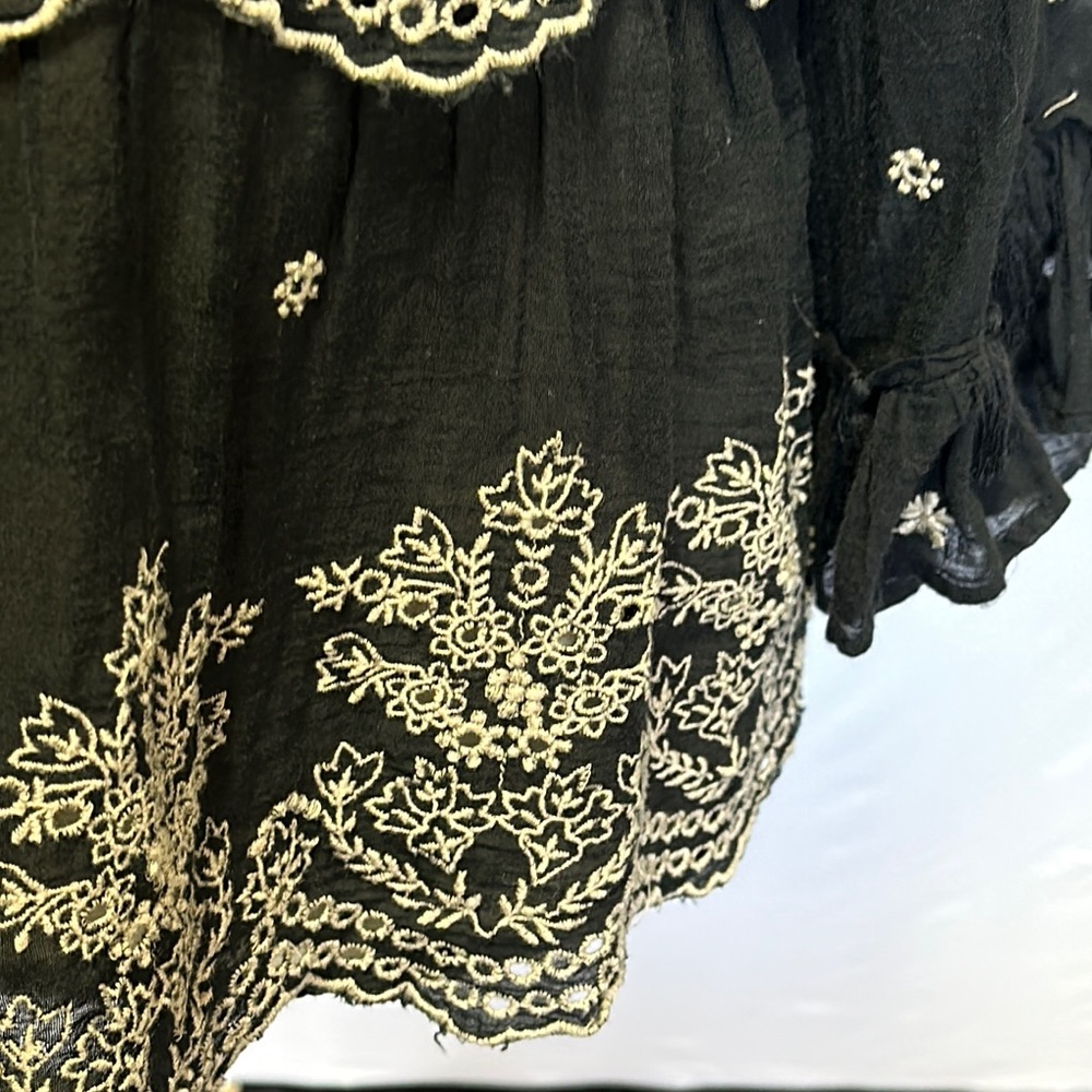 American Eagle Outfitters Black and Cream Embellished 3/4 Sleeve Blouse - Picture 9 of 9